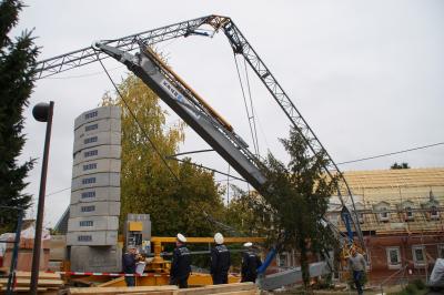 Baukran in Stuttgart Birkach nach Wartungarbeiten umgekippt